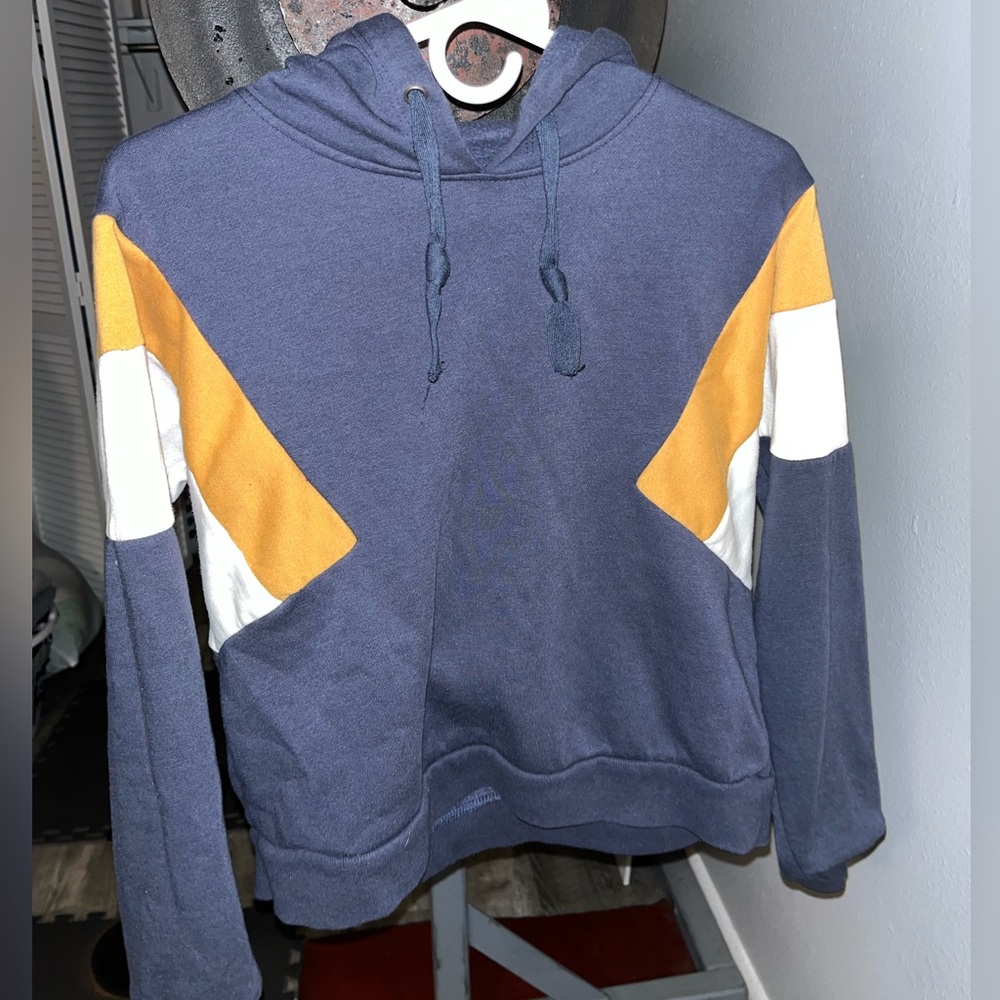 Gym cropped hoodie. Navy blue striped